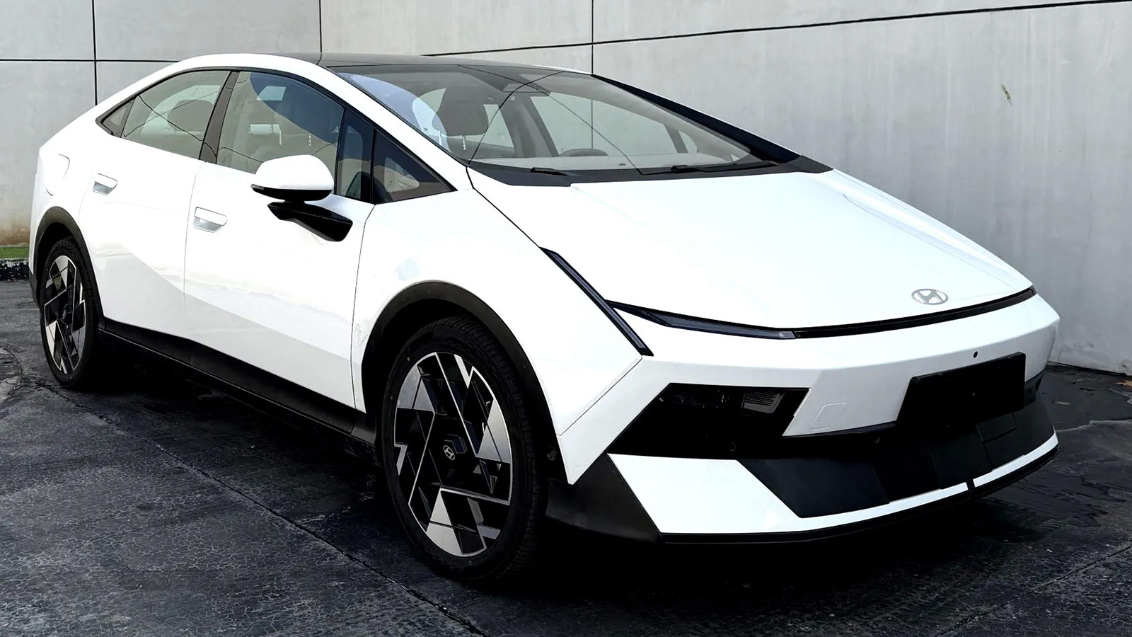 Hyundai Ioniq V: Με μικρή μπαταρία αλλά με έως 650 χλμ. αυτονομία 